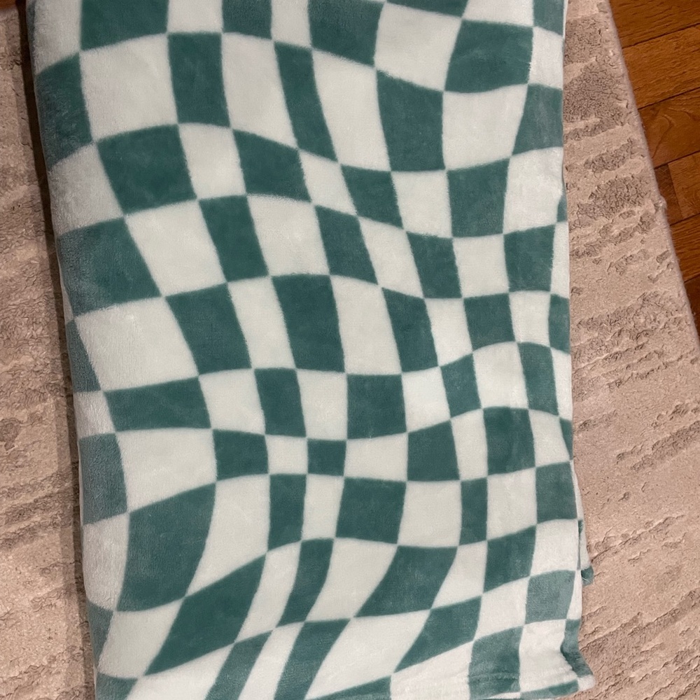 Palmetto Moon Contempo Wavy Checkered Throw Blanket in Seafoam Green